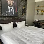 Iq Hotel