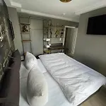 Iq Hotel