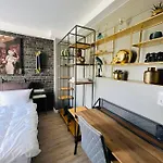 Iq Hotel 2*