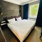 Iq Hotel 2*