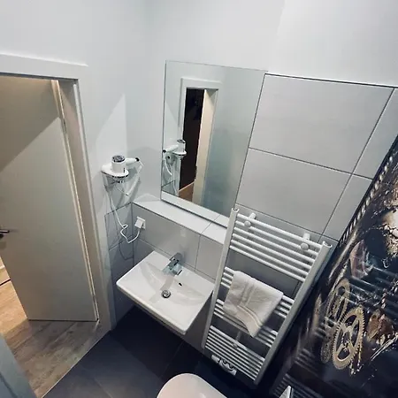 Iq Hotel