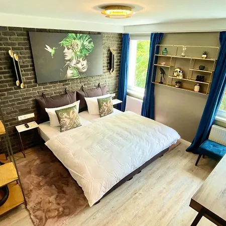 Hotel Iq *