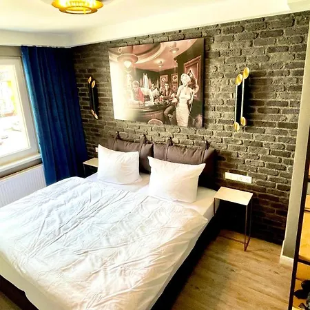Hotel Iq *