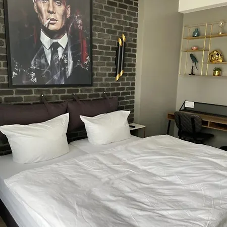 Iq Hotel
