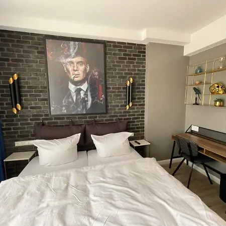 Hotel Iq *