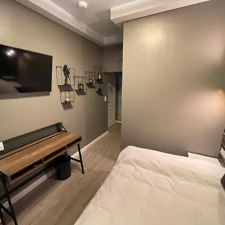 Hotel Iq *