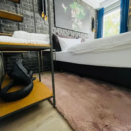 Hotel Iq *