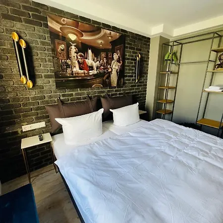 Iq Hotel