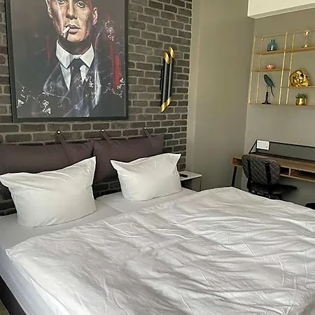 Iq Hotel