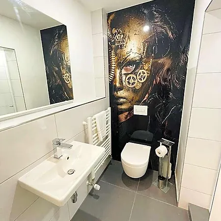 Iq Hotel 2*