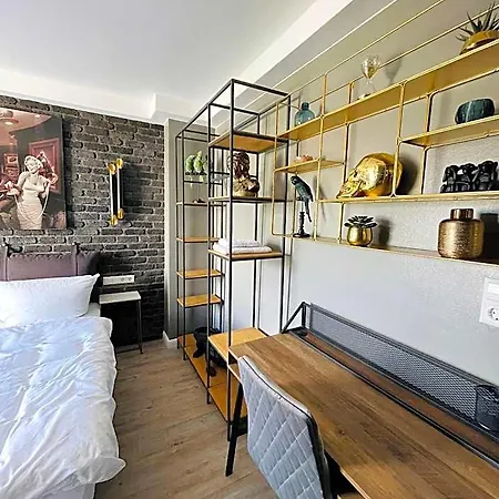 Iq Hotel
