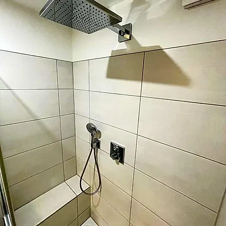 Iq Hotel