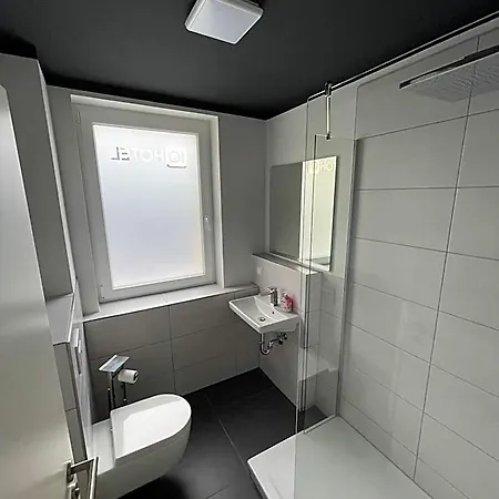 Iq Hotel