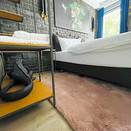Iq Hotel