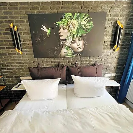Hotel Iq