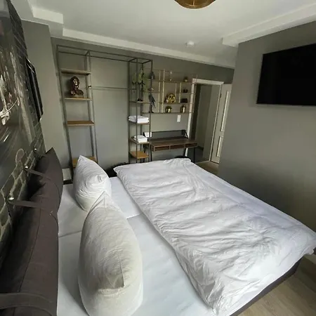 Iq Otel