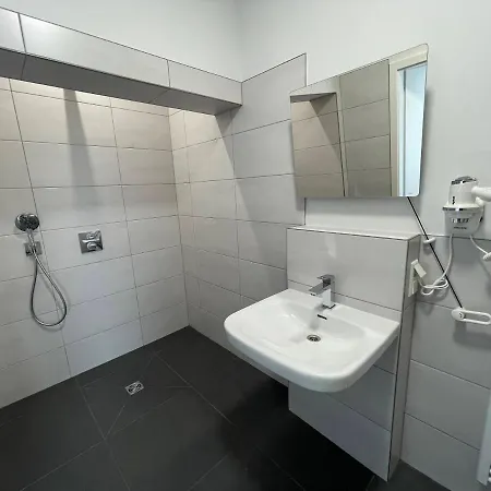 Iq Otel